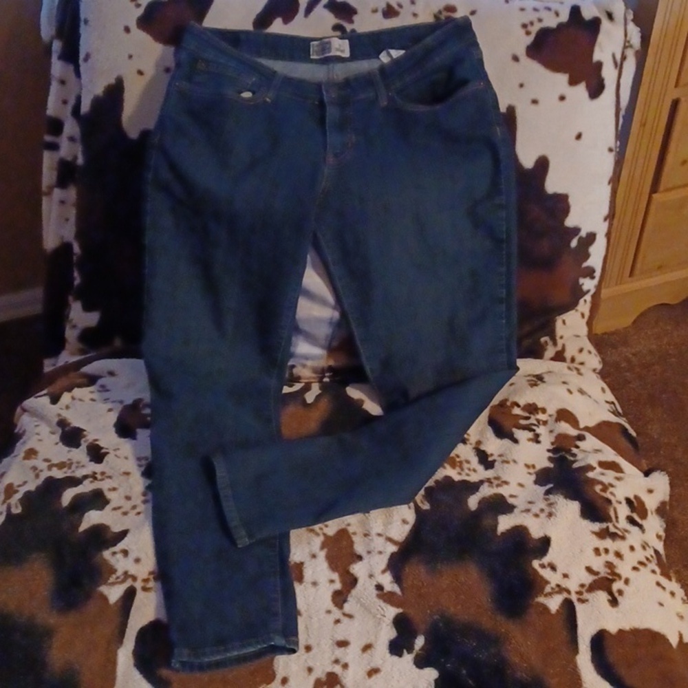LEVI STRAUSS & CO. THE SKINNY JEANS,  MISSES 16 MEDIUM.